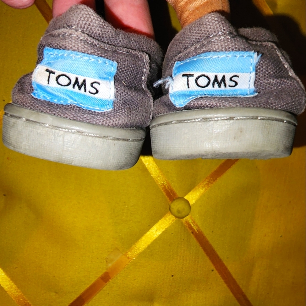 Girl's Size 12 Toms shoes - Picture 3 of 6